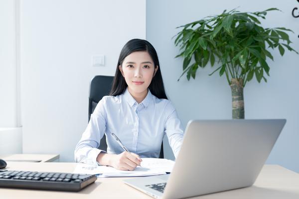 服装品牌办公空间设计方案及其项目融资策略 图2