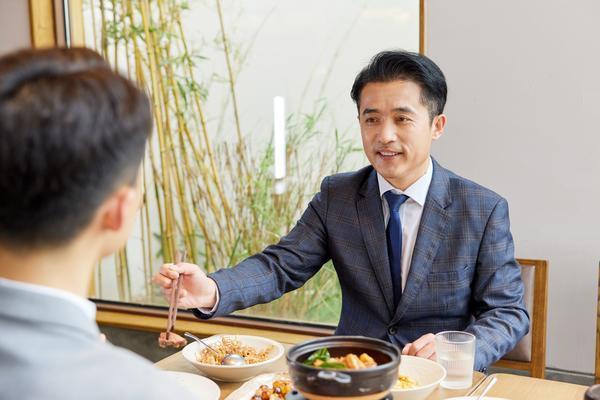 《饭局营销攻略：巧妙穿插，氛围融洽，效果显著》图1