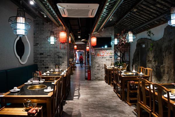 音乐餐吧主题餐厅,打造浪漫美食体验 图2