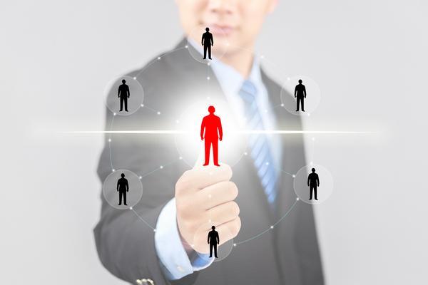 企业上市董监高人数与融资团队规模的关联性分析 图1