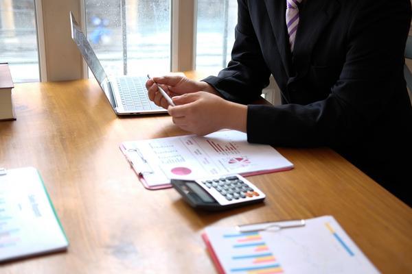 哪种公司融资成本最高：分析各大金融机构的融资成本策略图1