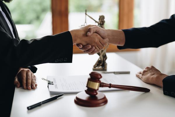 律师抵押贷款纠纷：法律专业人士与金融机构之间的争议解决图1