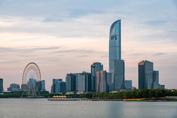 日本大阪陪同翻译服务在国际商务中的应用及企业贷款支持 图2