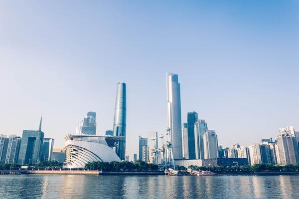 品牌推广中大牌图片的运用与项目融资策略 图1